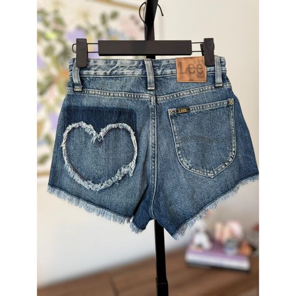 LEE Vintage Modern Distressed "Lee Is Love" Jean Shorts Medium Wash Womens Sz 24 - Picture 5 of 7